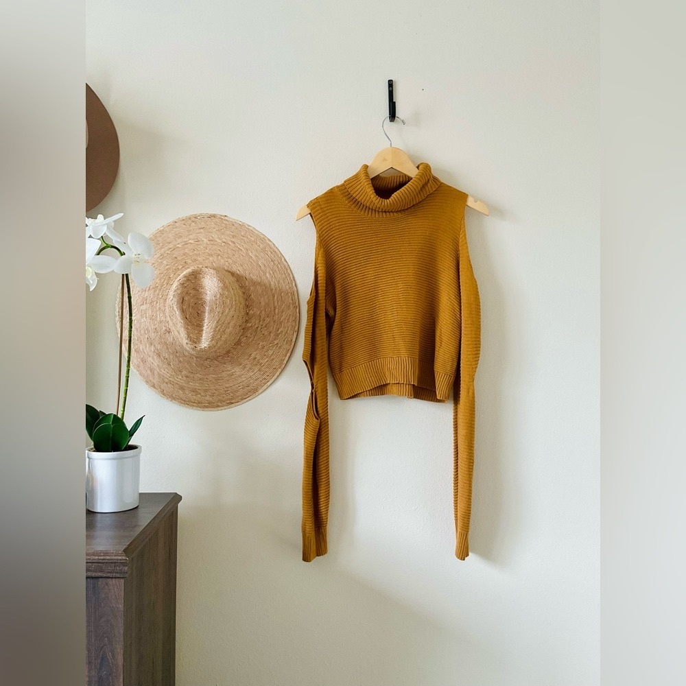 BCBGeneration | Cut Out Cropped Turtleneck Sweater | Size: M